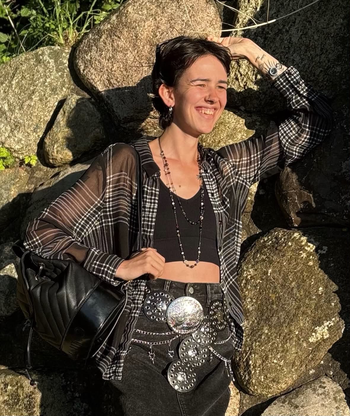 Silke Mosskov, dansk UGC Creator, smilende udendørs